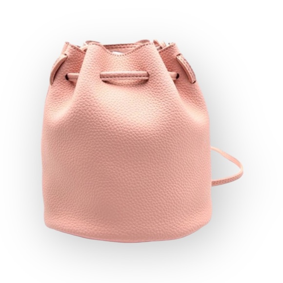 new Macy’s 𖦹 Pebbled Drawstring Bucket Mini Bag 𖦹 Blush Pink Vegan Leather 𖦹 - Picture 2 of 13